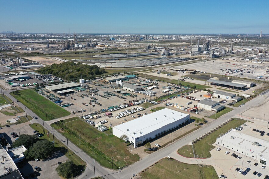 10845 Strang Rd, La Porte, TX à louer - Photo du bâtiment - Image 2 de 4