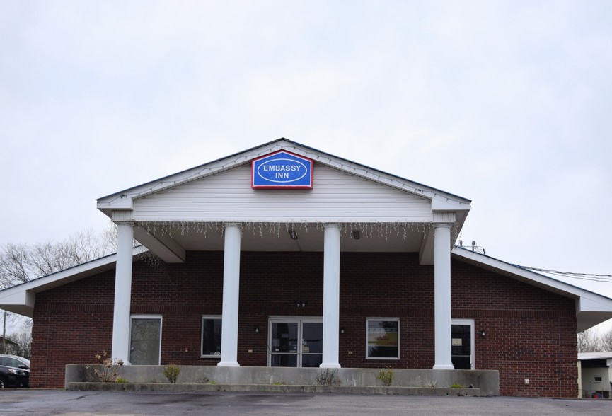 235 E Main St, Hohenwald, TN for sale - Building Photo - Image 1 of 1