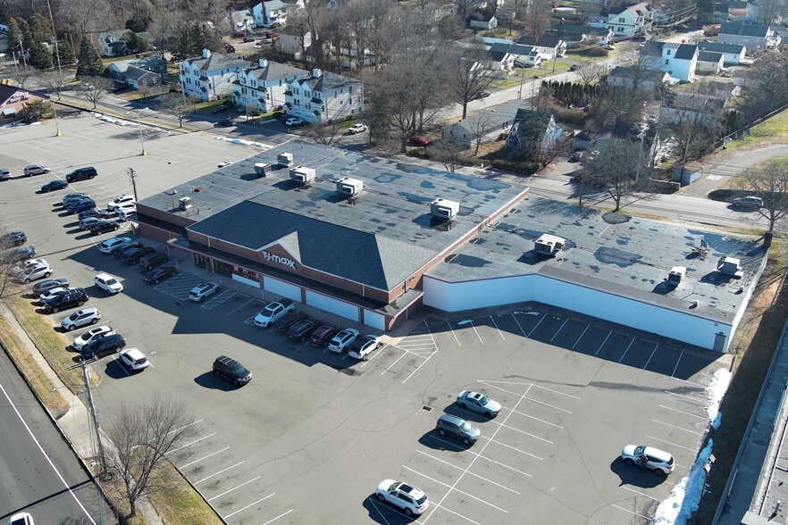 303 Tunxis Hill Rd, Fairfield, CT for sale - Building Photo - Image 2 of 7