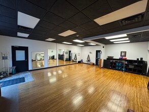 4910 Wakarusa Ct, Lawrence, KS for lease Interior Photo- Image 2 of 3