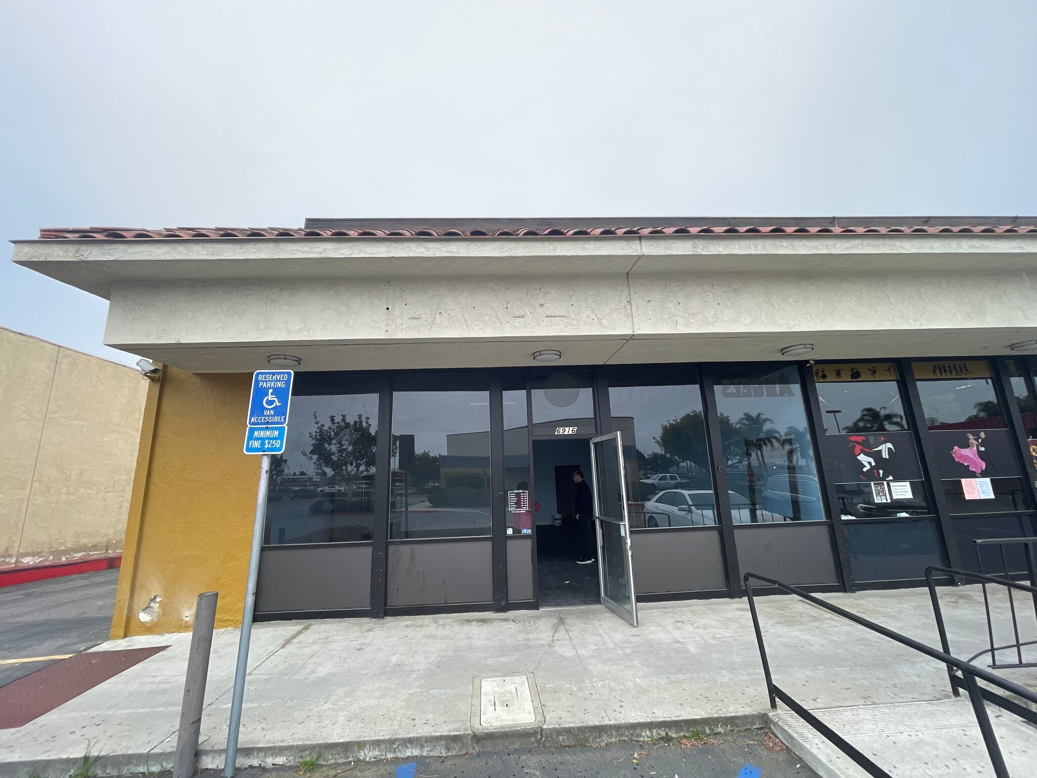 6908-6916 Warner Ave, Huntington Beach, CA for sale Interior Photo- Image 1 of 3