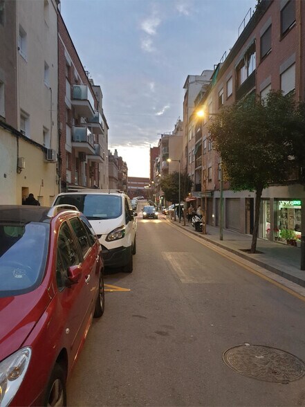 Immeuble residentiel dans Esplugues de Llobregat, Barcelona à vendre - Photo du bâtiment - Image 3 de 3
