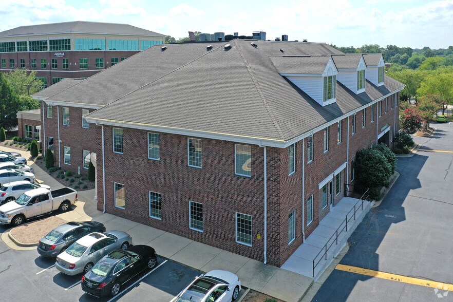 603 Dolley Madison Rd, Greensboro, NC à louer - Photo du bâtiment - Image 3 de 16