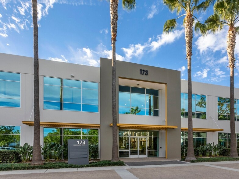 163 Technology Dr, Irvine, CA for lease - Building Photo - Image 3 of 4