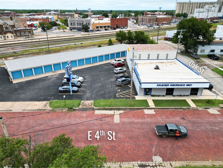 130 E 4th St, Newton, KS à louer - Photo du bâtiment - Image 2 de 6