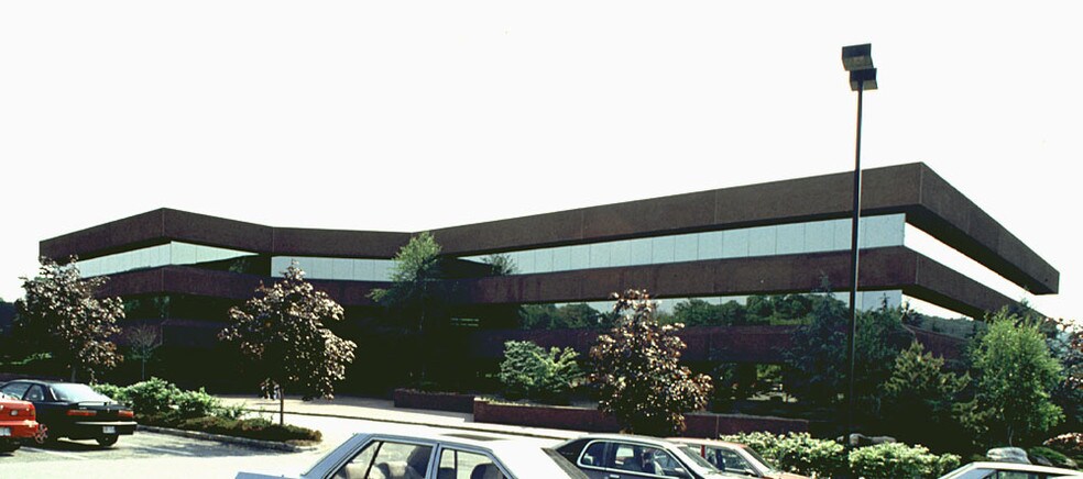 7 Skyline Dr, Hawthorne, NY à louer - Photo du bâtiment - Image 3 de 13