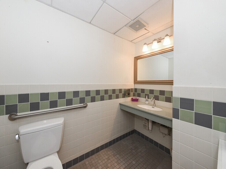 1432 Bethlehem Pike, Flourtown, PA à louer - Photo du bâtiment - Image 3 de 8