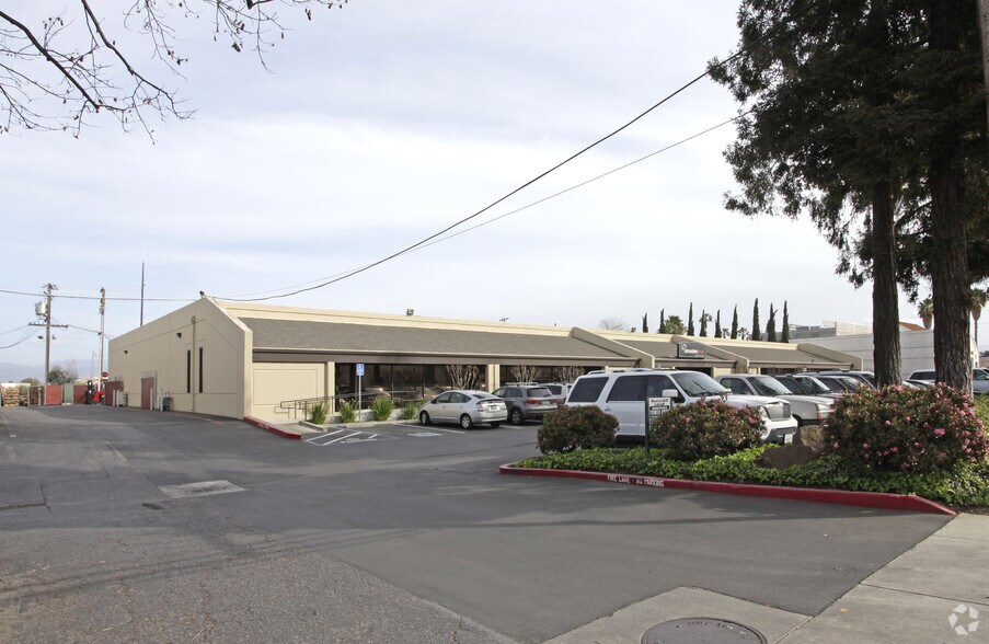 2555 Scott Blvd, Santa Clara, CA à louer - Photo du bâtiment - Image 2 de 2