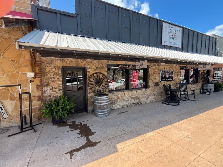 208 W Main St, Mountain View, AR for sale - Building Photo - Image 2 of 11