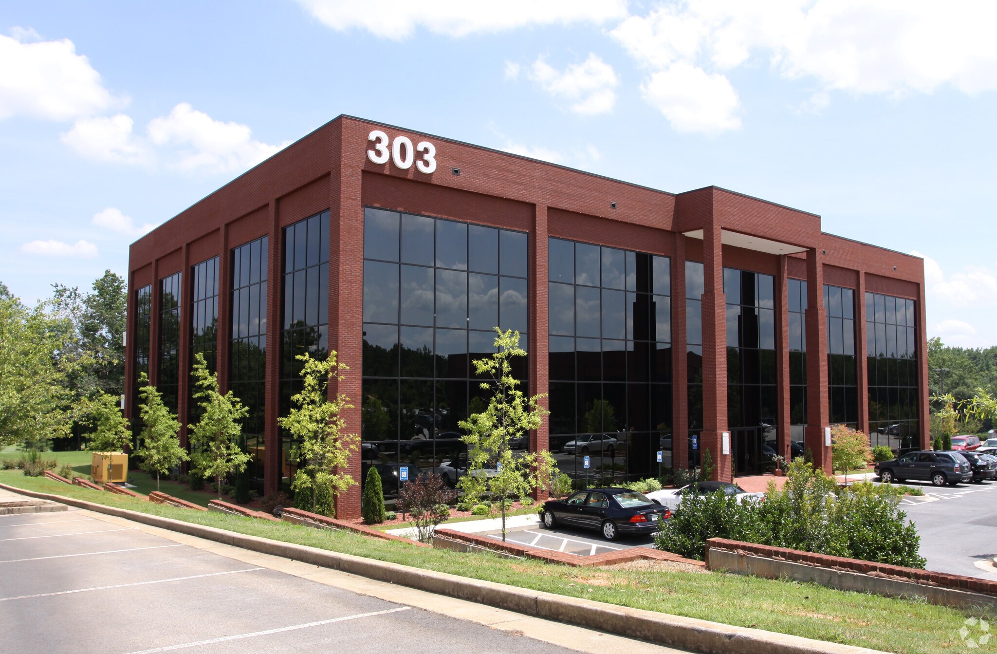 303 Corporate Center Dr, Stockbridge, GA for lease Primary Photo- Image 1 of 14