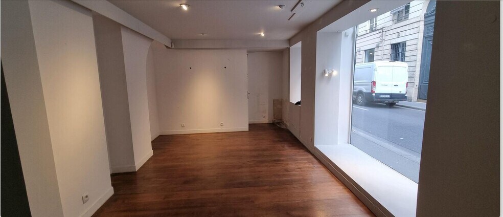 Retail in Paris for lease - Building Photo - Image 2 of 4