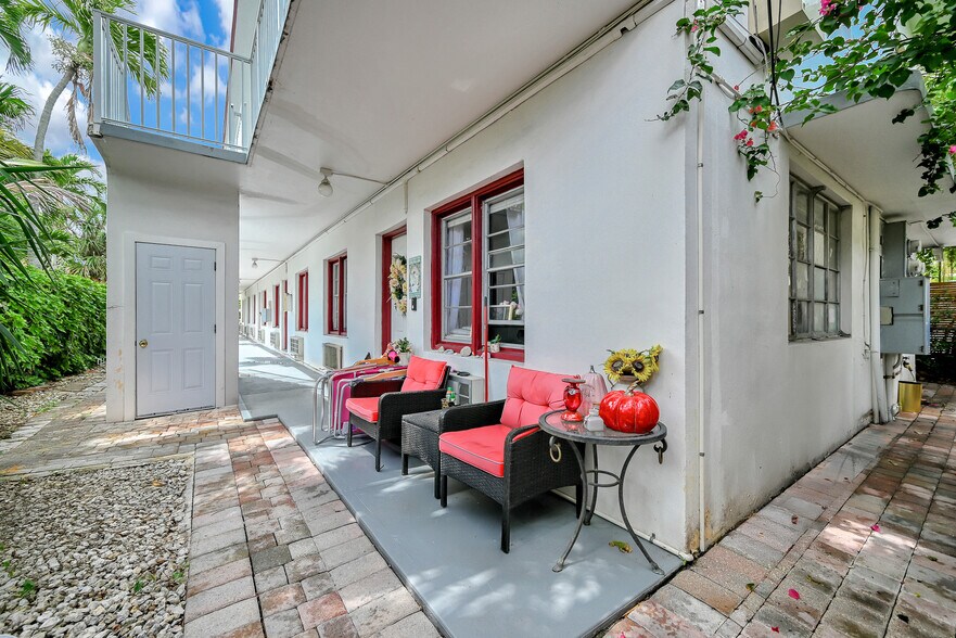 847 81st St, Miami, FL à vendre - Photo du bâtiment - Image 3 de 67