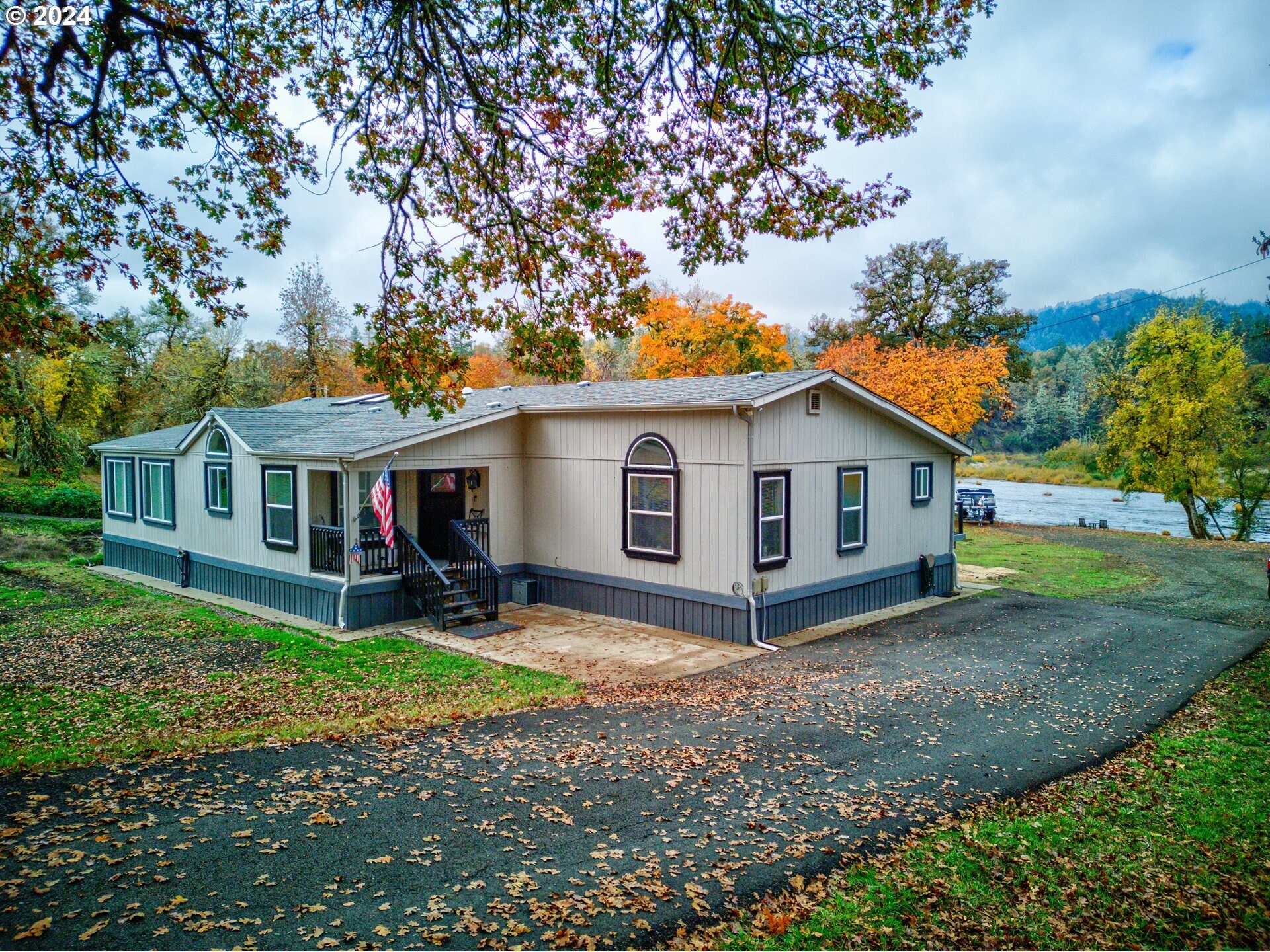 2665 Whistlers Park Rd, Roseburg, OR à vendre Photo du bâtiment- Image 1 de 2