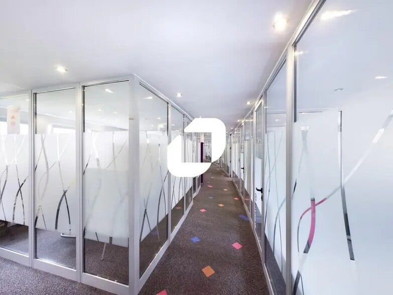 Office in Issy-les-Moulineaux for lease - Interior Photo - Image 2 of 2