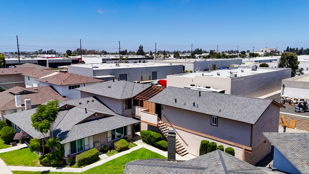 5571 Reno Cir, Huntington Beach, CA for sale - Building Photo - Image 2 of 11