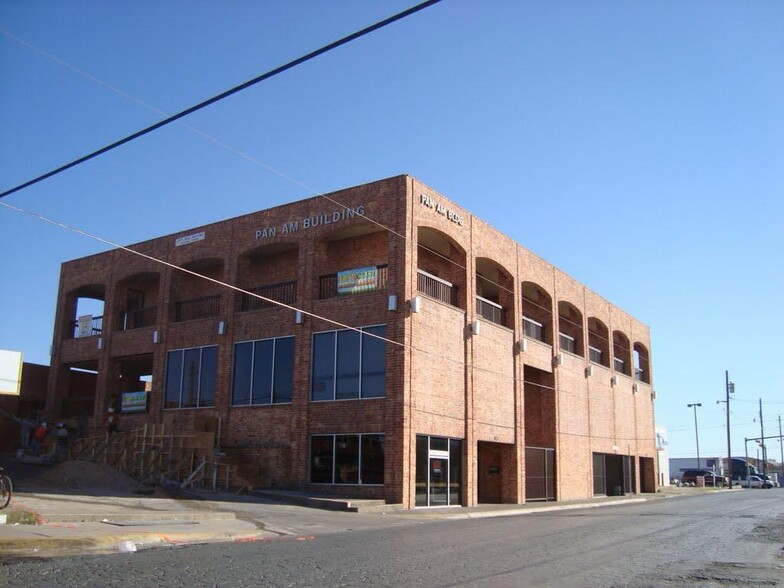 140 N Adams St, Eagle Pass, TX for lease - Building Photo - Image 1 of 2