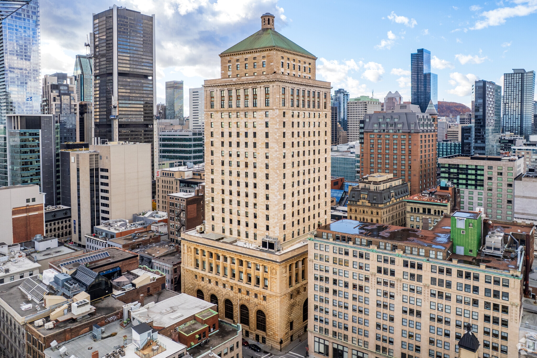 360 Rue Saint-Jacques, Montréal, QC for lease Primary Photo- Image 1 of 16