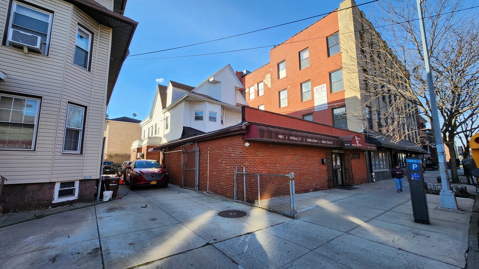 11614 Myrtle Ave, Richmond Hill, NY for sale - Building Photo - Image 2 of 31