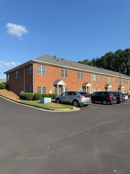 4595 Towne Lake Pky, Woodstock, GA à louer - Photo du bâtiment - Image 3 de 10