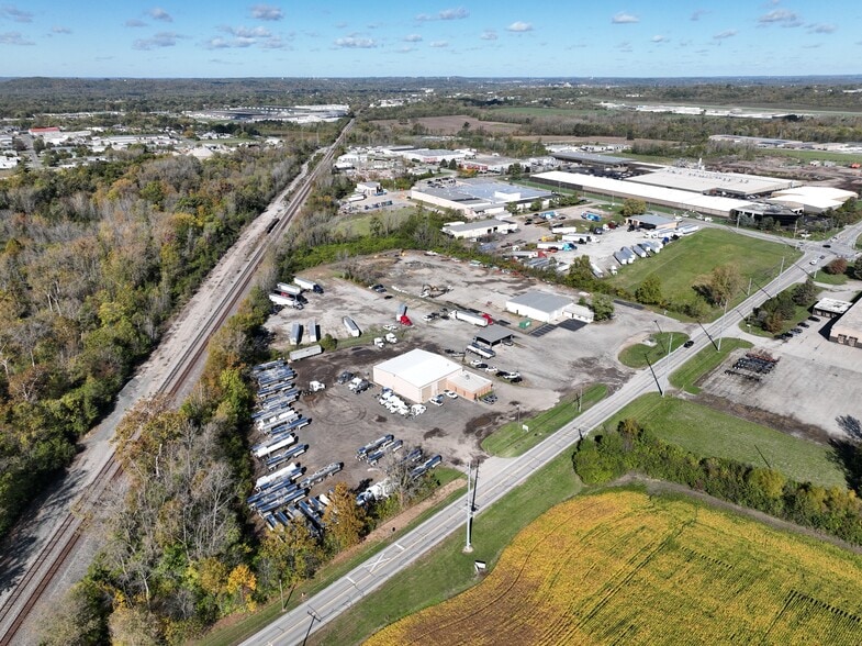 N Gilmore Rd portfolio of 2 properties for sale on LoopNet.ca - Building Photo - Image 3 of 7