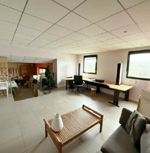 205 Rue De Montepy, Fleurieux-sur-l'Arbresle à louer - Photo du bâtiment - Image 3 de 7