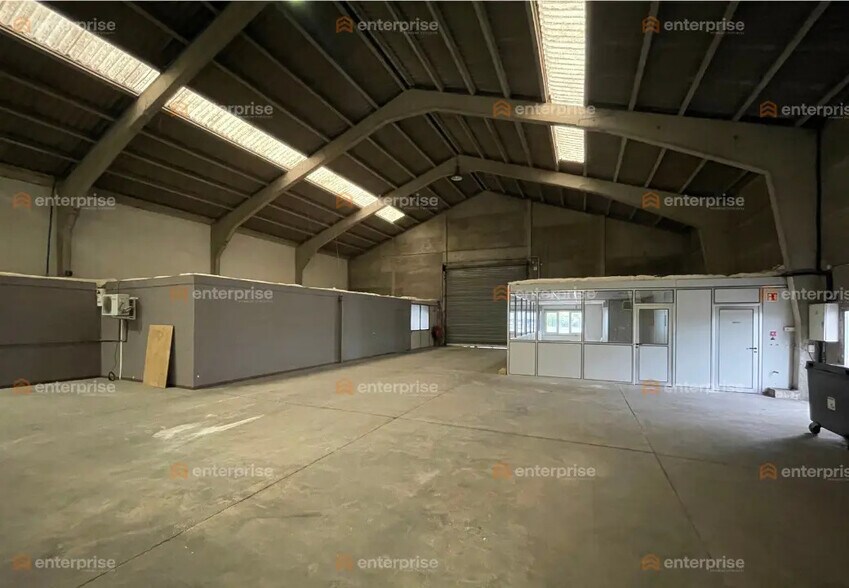 Flex in Seclin for lease - Interior Photo - Image 3 of 8