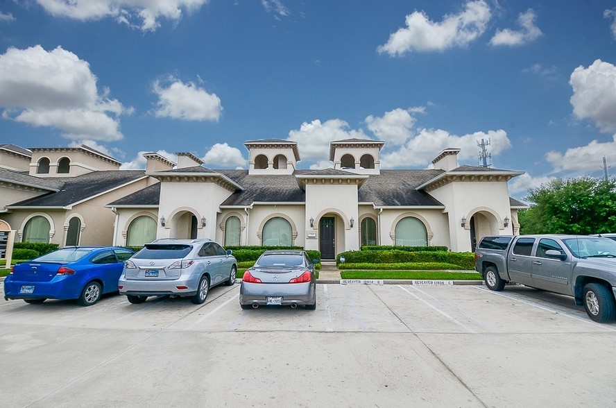 12802 Willow Centre Dr, Houston, TX for lease - Primary Photo - Image 1 of 33