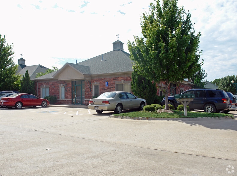 8 Sunbridge Dr, Fayetteville, AR for lease - Building Photo - Image 2 of 2