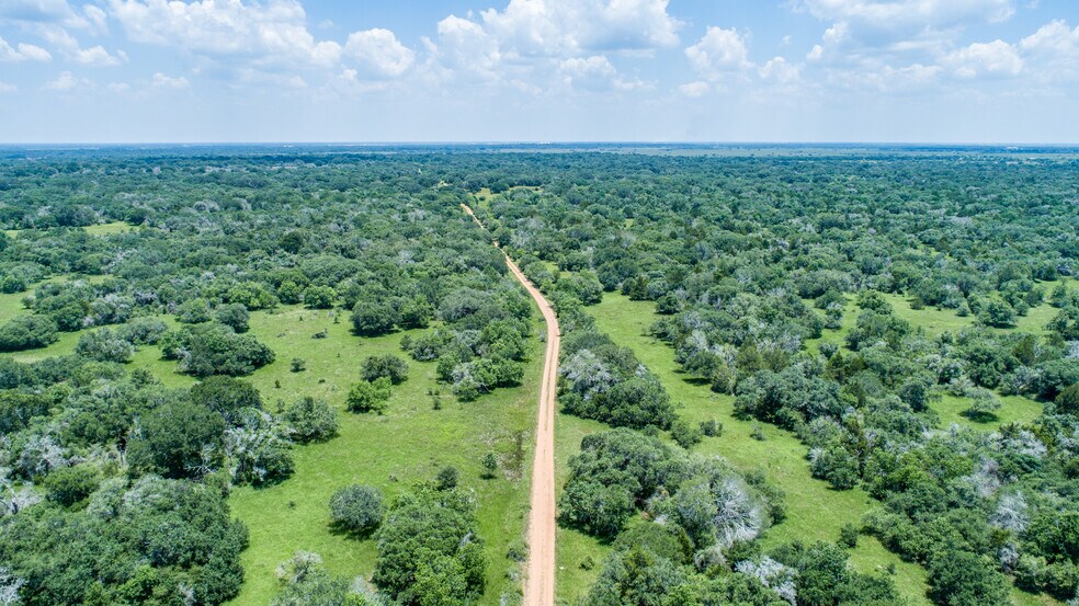 CR 806/106, Columbus, TX à vendre - Photo du bâtiment - Image 3 de 13