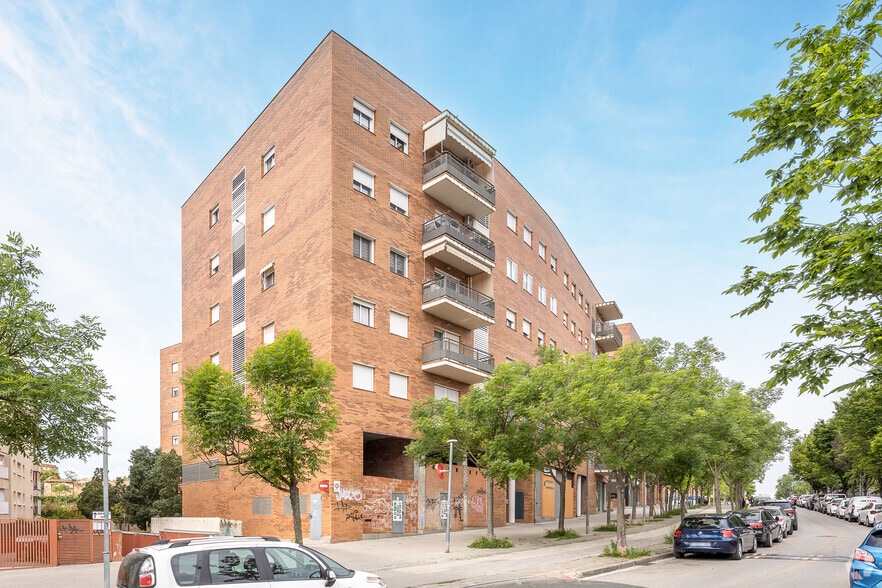 Carrer Sarajevo, 141-153, Sabadell, Barcelona for sale - Building Photo - Image 2 of 4