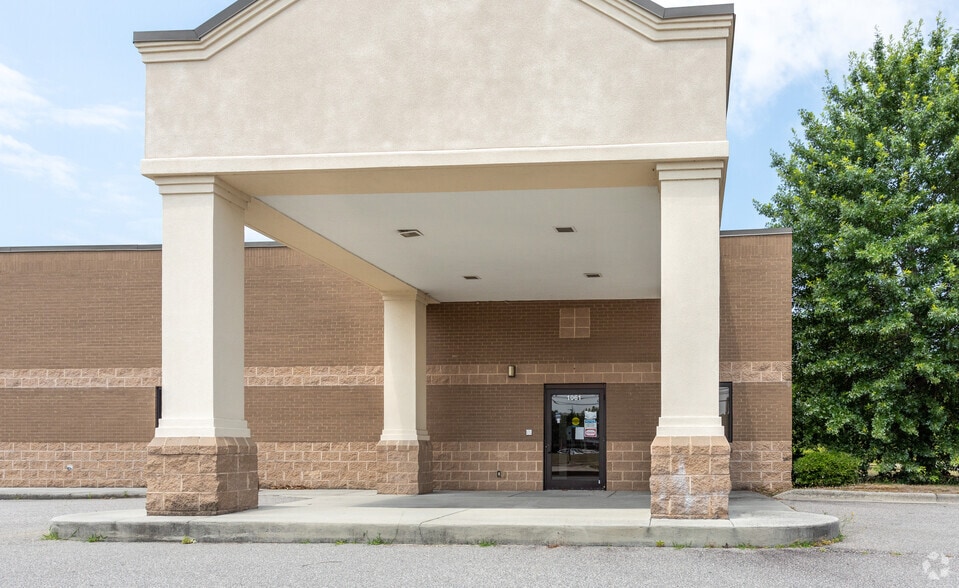 1061 Aberdeen Rd, Laurinburg, NC for sale - Building Photo - Image 2 of 5