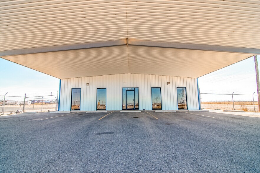 10691 W Murphy St, Odessa, TX à louer - Photo du bâtiment - Image 3 de 32