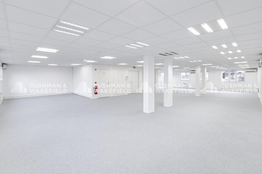 25 Rue Greffülhe, Levallois-Perret for lease - Interior Photo - Image 2 of 7