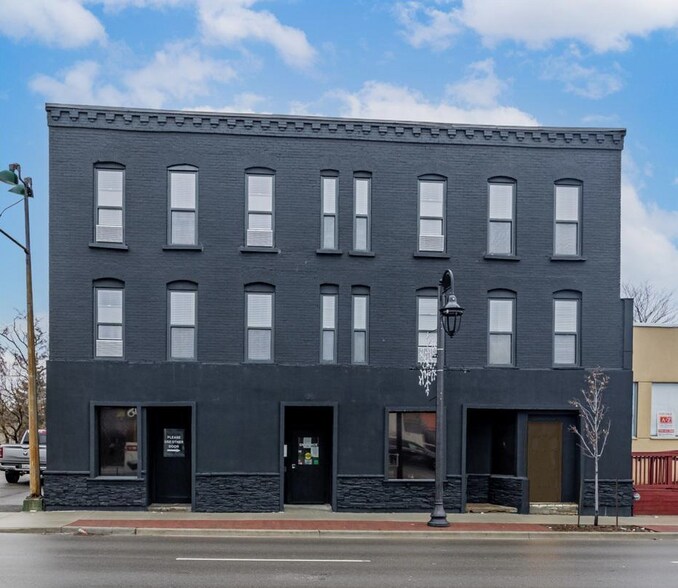 36 Lindsay St S, Kawartha Lakes, ON à vendre - Photo principale - Image 1 de 22