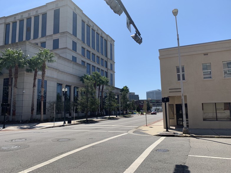 326 N Broad St, Jacksonville, FL à louer - Photo du bâtiment - Image 3 de 14