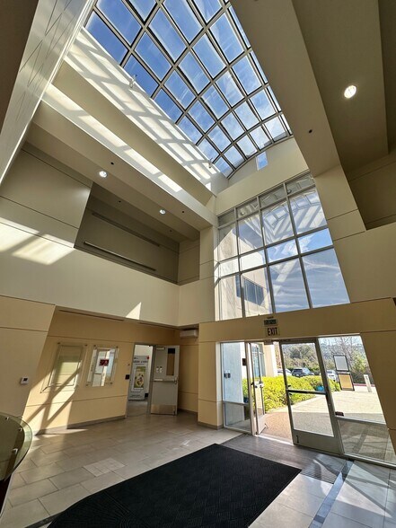 3333 S Diamond Canyon Rd, Diamond Bar, CA à louer - Photo du bâtiment - Image 2 de 37
