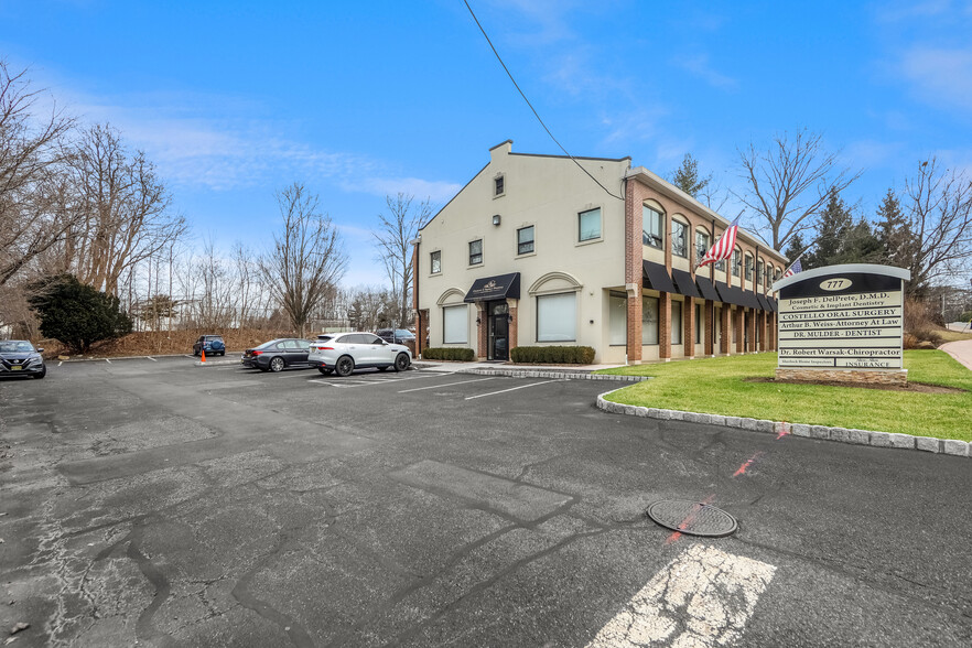 777 Franklin Ave, Franklin Lakes, NJ for lease - Building Photo - Image 2 of 11