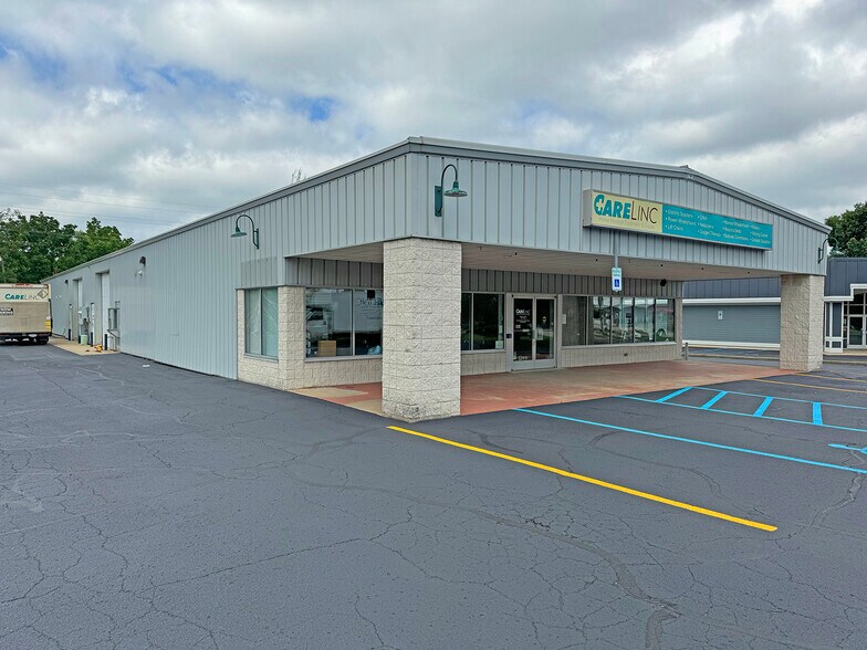 693 E Lakewood Blvd, Holland, MI à vendre - Photo du bâtiment - Image 1 de 12
