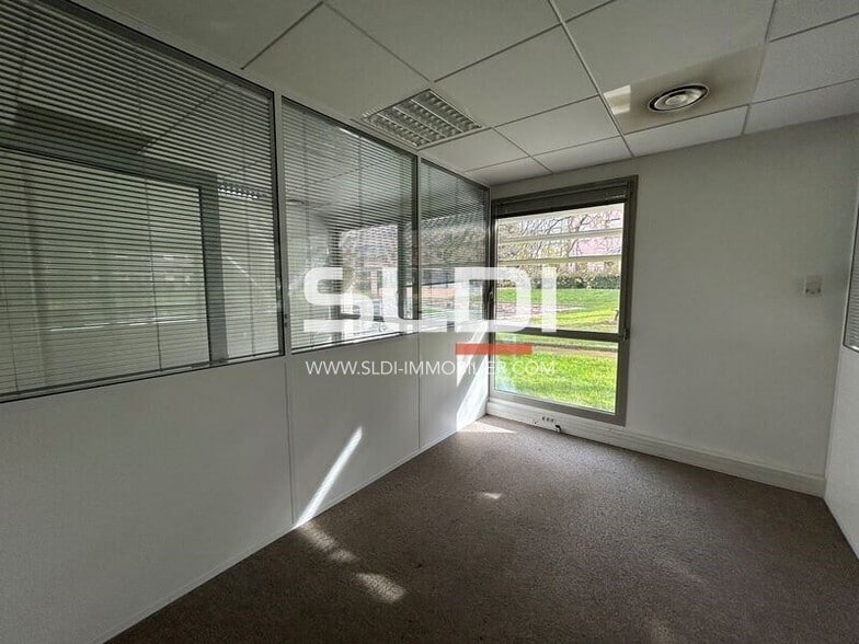 3 Allée Claude Debussy, Écully for lease - Interior Photo - Image 3 of 12