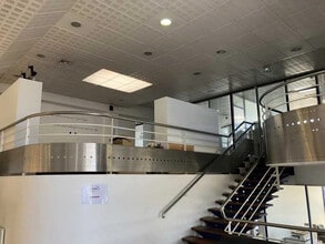 Flex in Aix-en-Provence for lease Building Photo- Image 2 of 3