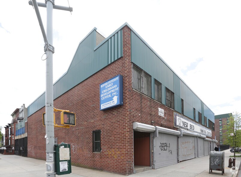 275 Marcus Garvey Blvd, Brooklyn, NY à louer - Photo du bâtiment - Image 1 de 4