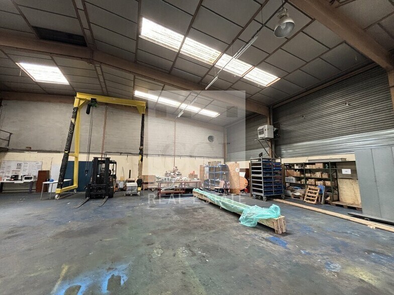 Flex in Vaulx-en-Velin for lease - Interior Photo - Image 3 of 12