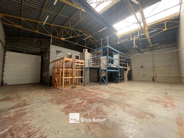 200 Rue Léon Blum, Villeurbanne for lease - Building Photo - Image 2 of 5