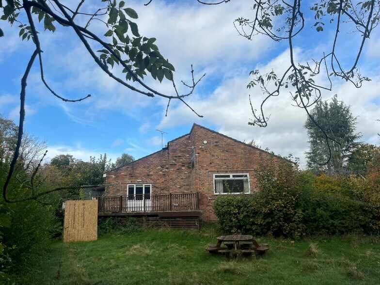 Whitbarrow Rd, Lymm à vendre - Photo du bâtiment - Image 3 de 4