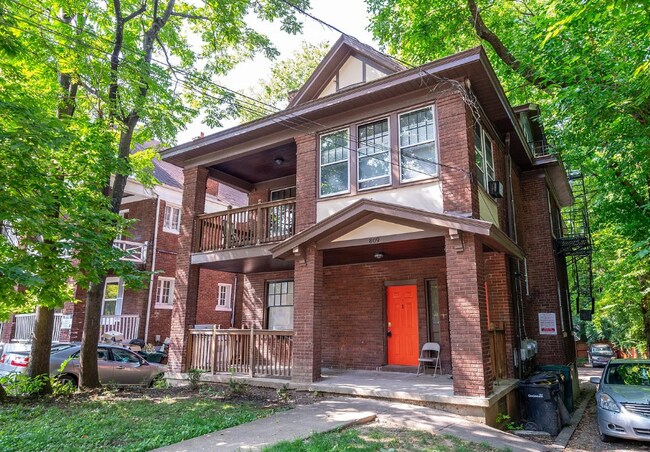 Plus de détails pour 811 S Fred Shuttlesworth Cir, Cincinnati, OH - Multi-résidentiel à vendre