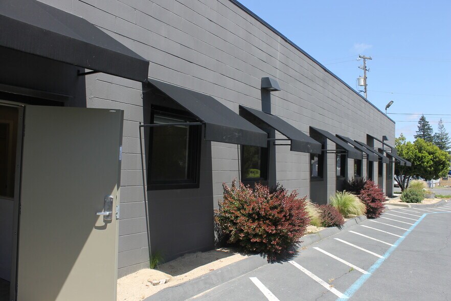 497 Walnut St, Napa, CA à louer - Photo du bâtiment - Image 2 de 6