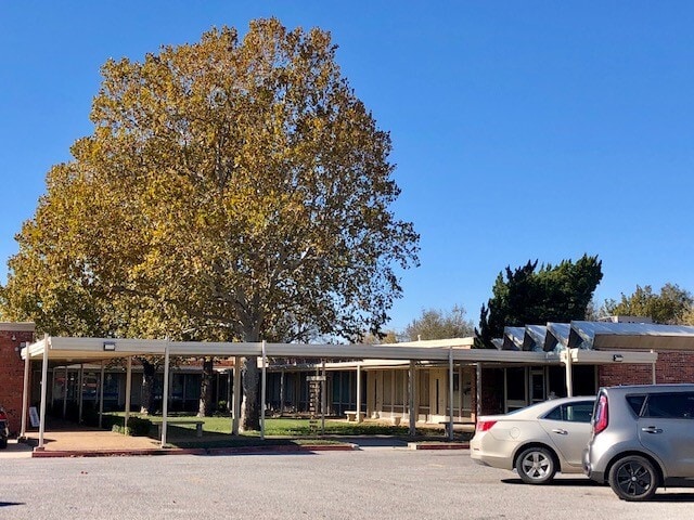 1930 NW Ferris Ave, Lawton, OK à louer Photo du bâtiment- Image 1 de 3