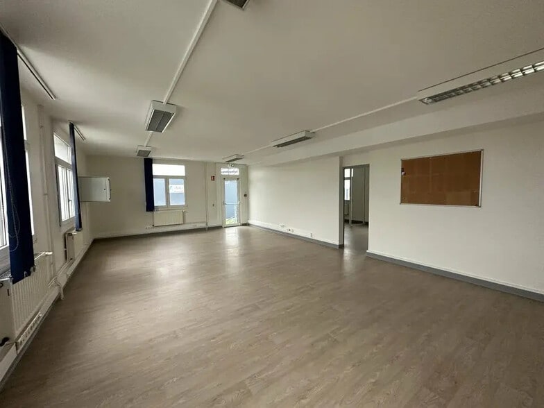 Office in Entzheim for lease - Interior Photo - Image 2 of 7