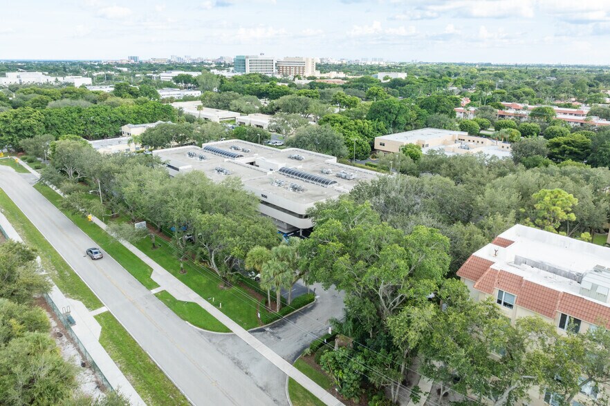 1050 NW 15th St, Boca Raton, FL for sale - Building Photo - Image 2 of 7