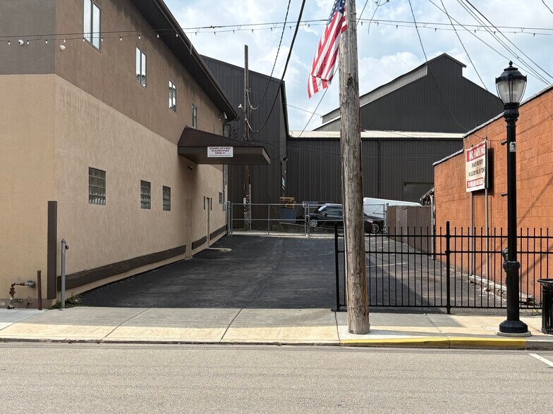 817 Main St, Pittsburgh, PA for sale - Building Photo - Image 3 of 21